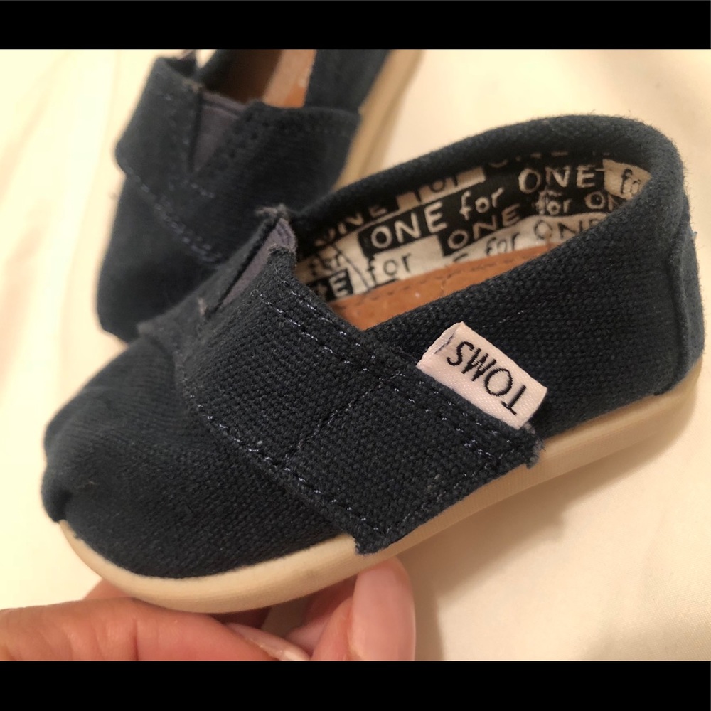 Baby TOMS Size 3